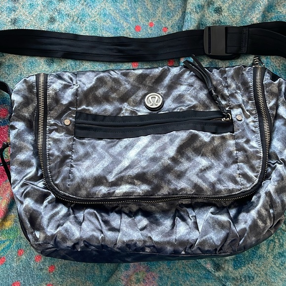 Lululemon yoga moto messenger bag gym bag - Picture 8 of 12